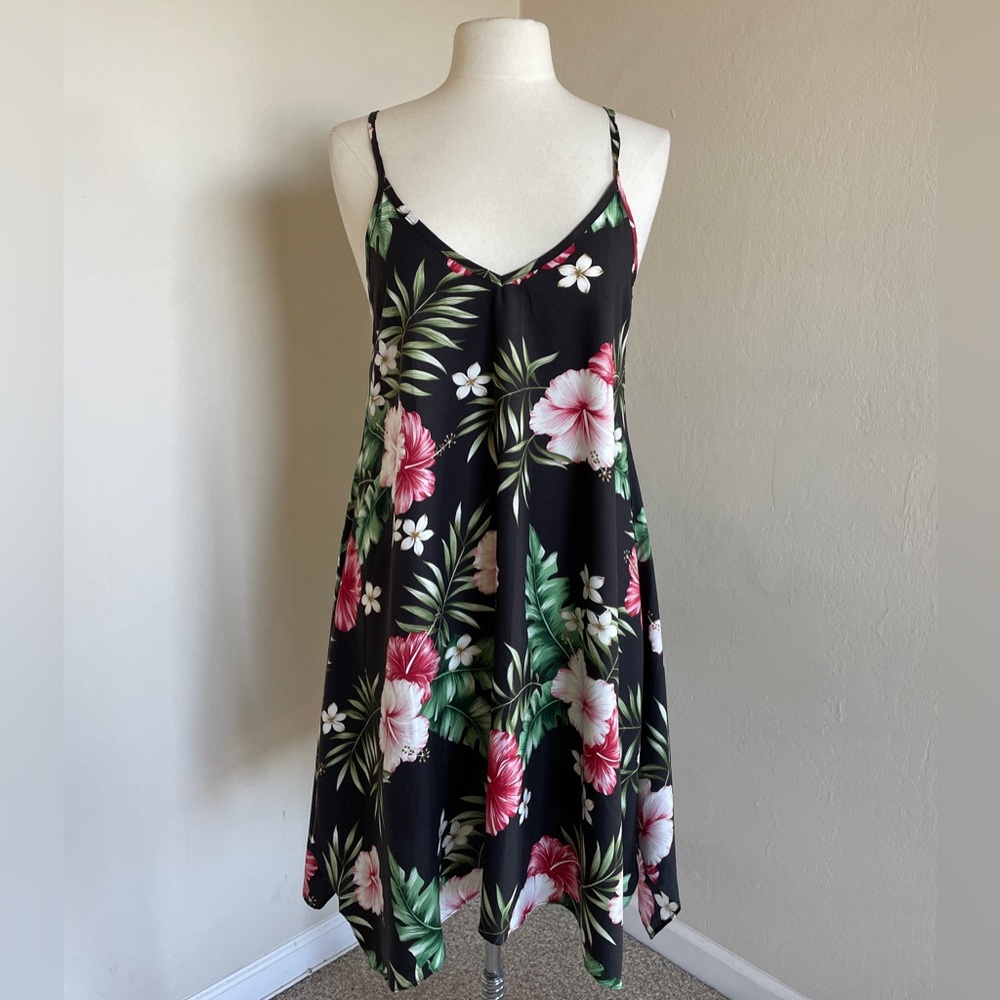 ✨NWT✨ 🌺 Hawaiian Sundress, Size Medium in Black